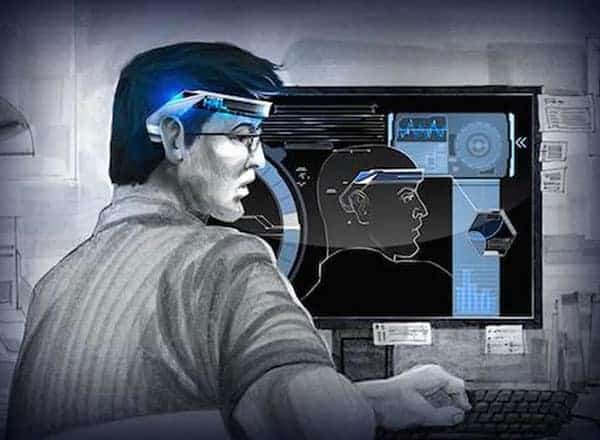 apprendere per osmosi - un uomo davanti al computer con tecnologia avanzata