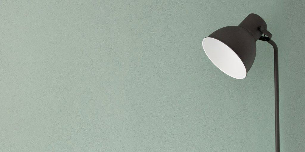 psicologo online - una lampada su sfondo verde